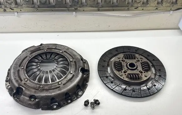 Opel Vivaro Pressure plate 8200900112 270613A1643 196292