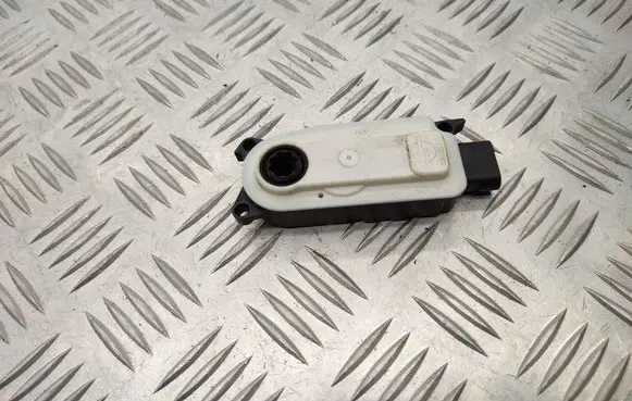 Opel Astra L Radiator active air flap actuator 5877r1001