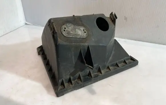 Audi A4 S4 B5 8D Air filter box 058133837A