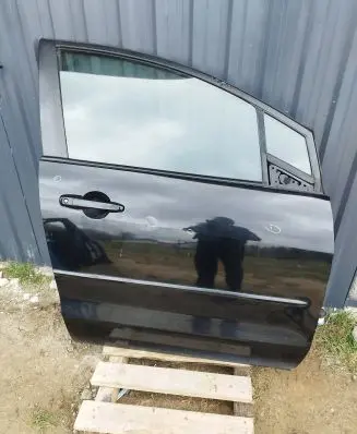 Mazda 5 Front door