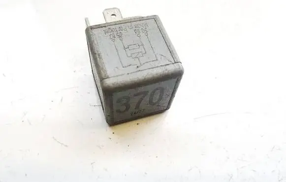 Volkswagen PASSAT B5.5 Other relay 8D0951253A 370