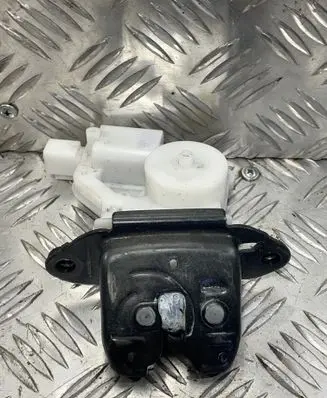 Loading door lock