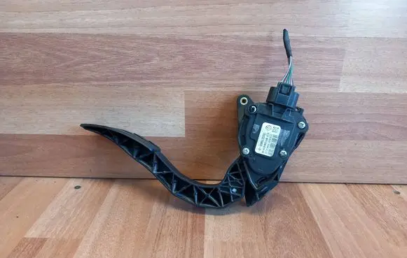 Renault Espace V (RFC) Accelerator throttle pedal 180027890R 27022015 6PV00997819