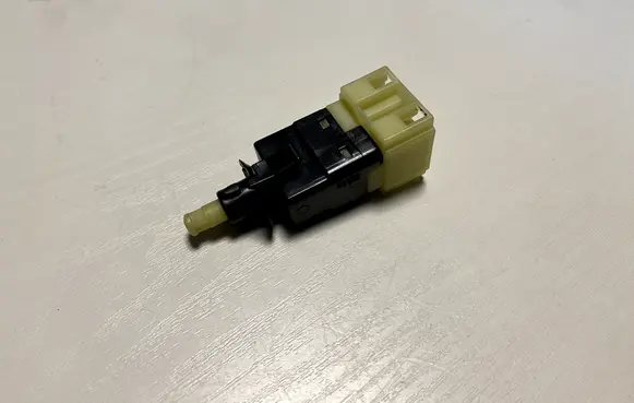 Mercedes-Benz G W461 W463 1st Gen Brake pedal sensor switch A0015456409