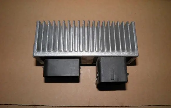 Opel Movano B Glow plug pre-heat relay 8200558438
