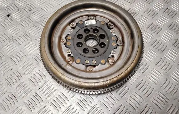 Volkswagen PASSAT B8 Dual mass flywheel 04L105266D