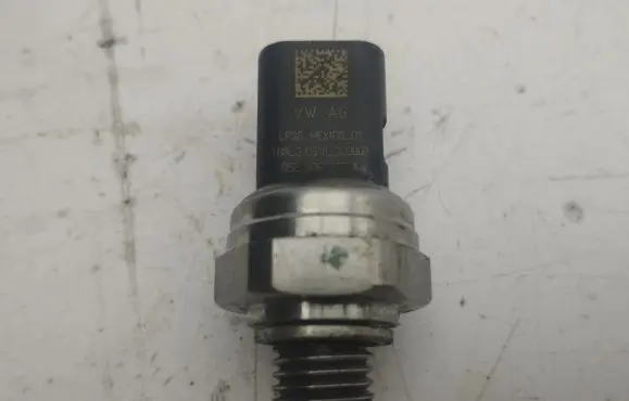 Volkswagen T-Roc Oil pressure sensor 05E906277A