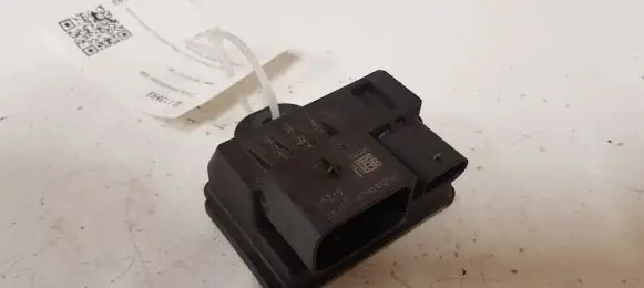 BMW 1 F20 F21 Glow plug pre-heat relay 857008702 0522120103