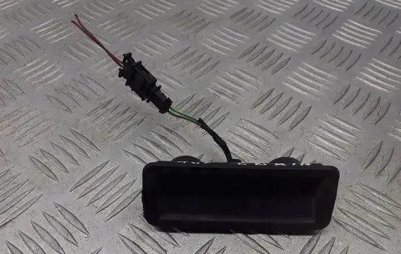 Skoda Fabia Mk1 (6Y) Tailgate/boot open switch button 6Y0827574