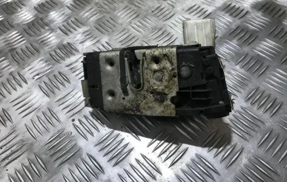 Dodge Caliber Front door lock