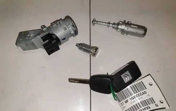 Engine ECU kit and lock set