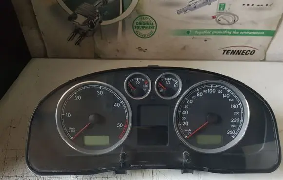 Volkswagen PASSAT B5.5 Speedometer (instrument cluster) VWZ7Z0B5029952 110080198002