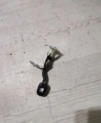 Hyundai Kona I Fuel tank opening switch 