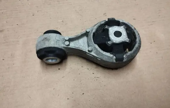 Nissan Qashqai Engine mount bracket 11350JD000