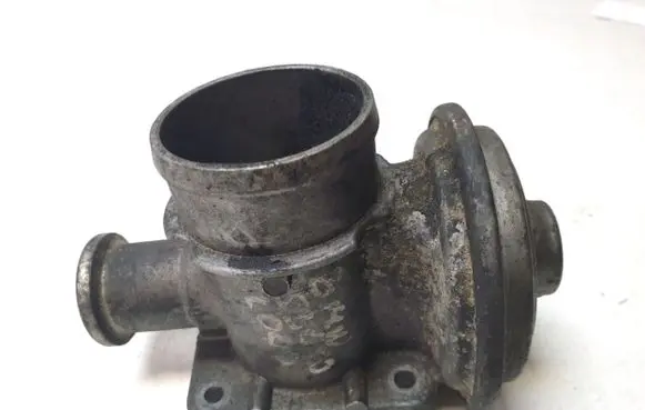 BMW 5 E39 EGR valve 72813800