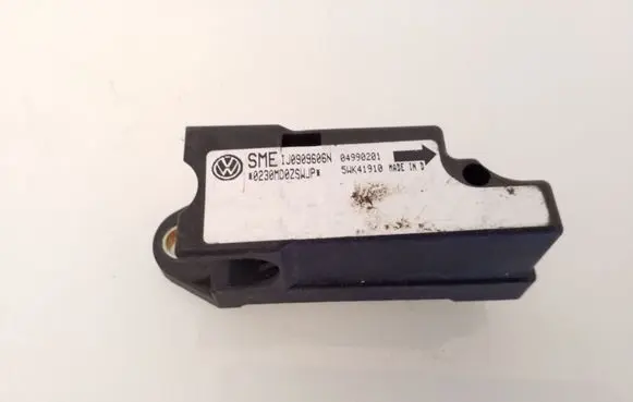 Volkswagen PASSAT B5 Airbag deployment crash/impact sensor IJ0909606N