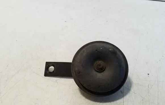 Nissan Leaf I (ZE0) Horn signal E9004020