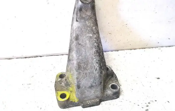 Mercedes-Benz 100 W631 Engine mounting bracket 6152232004