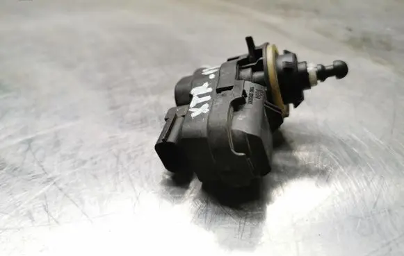 Headlight level adjustment motor
