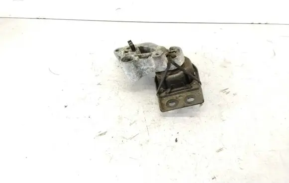 Engine mount bracket