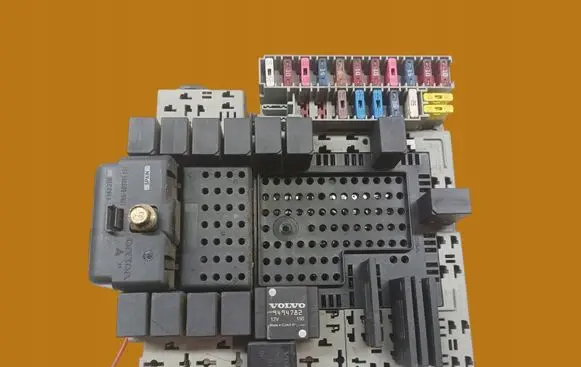 Volvo V70 Fuse box set 8622520