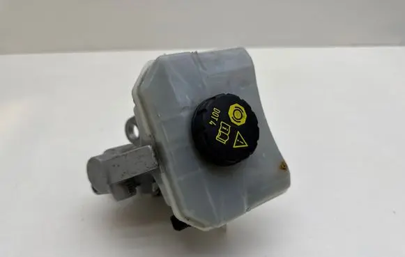 Audi A4 S4 B9 Brake fluid reservoir 8W0611301