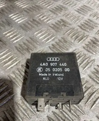 Volkswagen PASSAT B5 Other relay 4A0907440 05020500
