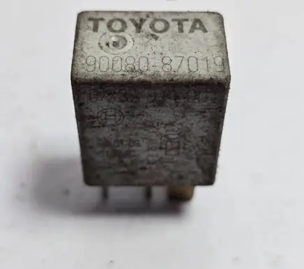 Toyota Auris 150 Other relay 9008087019
