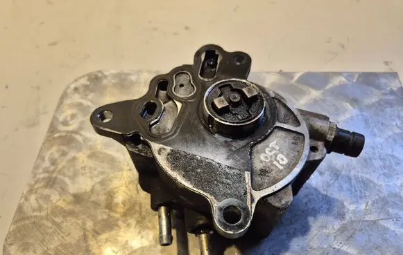 Skoda Octavia Mk2 (1Z) Vacuum pump 03G145209