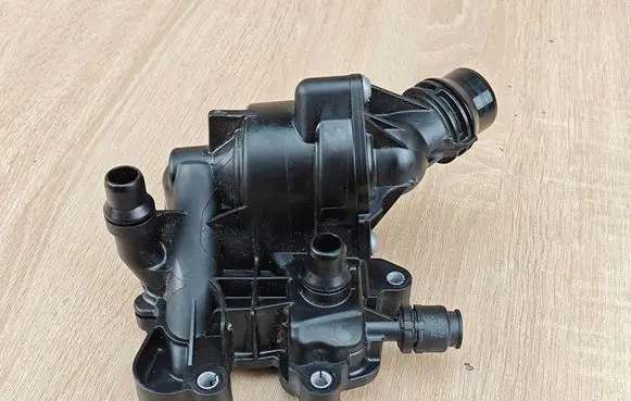 BMW 4 G22 G23 G24 G26 Thermostat 8581627