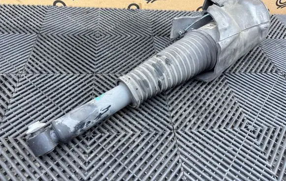 Audi A8 S8 D4 4H Shock absorber/damper/air suspension 4H0616002M 308613602
