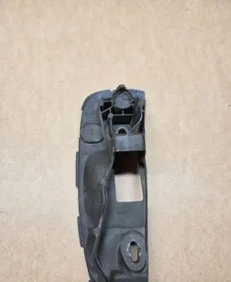 Opel Vivaro Front door coupe exterior handle/bracket 7700311817
