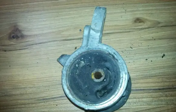 Nissan Almera Engine mount bracket 112111n000