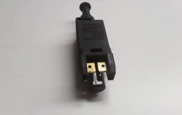 Volkswagen PASSAT B4 Brake pedal sensor switch 191945515B 191945515