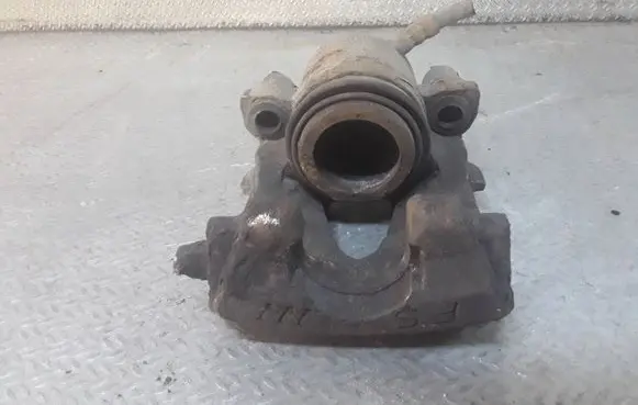 Volkswagen Polo V 6R Front brake caliper 
