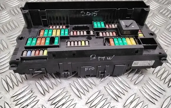BMW 5 F10 F11 Fuse module 9252815