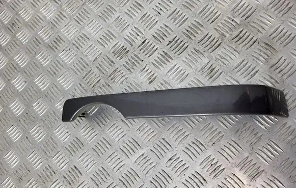 Land Rover Discovery Under headlight/headlamp trim 