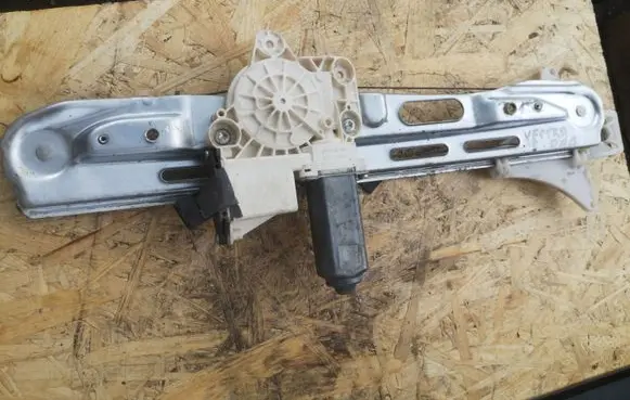Opel Vectra C Front door window regulator with motor 24451522 24414777