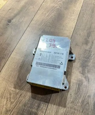 Mercedes-Benz C W204 Airbag control unit/module A2079011700 5WK43967