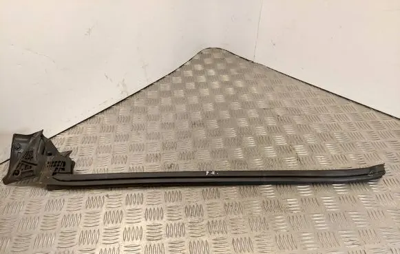 Mercedes-Benz CLA C117 X117 W117 Rubber seal front door window/glass A1177250165