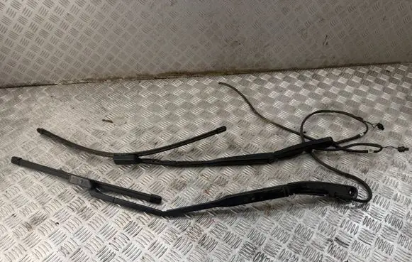 Volvo XC60 Front wiper blade arm