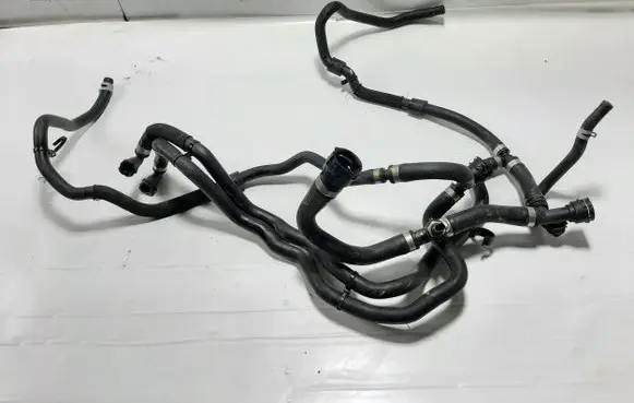 Volvo XC40 Engine coolant pipe/hose 32325211