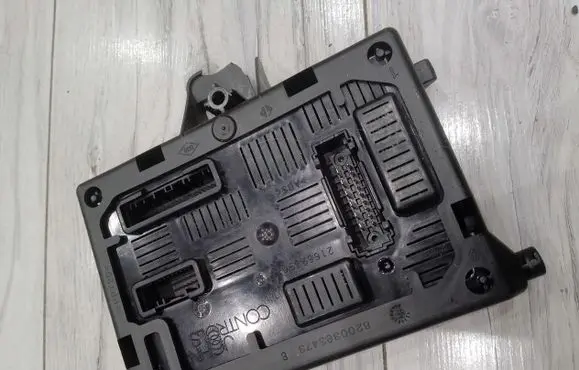 Renault Clio III Comfort/convenience module 8201054129