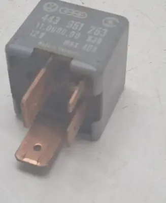 Audi A4 S4 B5 8D Other relay 443951253