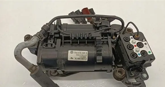 Volkswagen Phaeton Air suspension compressor/pump 
