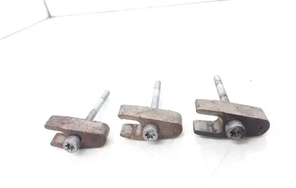 Mercedes-Benz R W251 Fuel Injector clamp holder