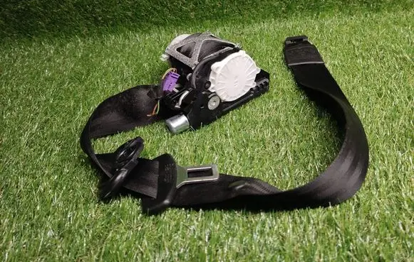 Audi Q7 4L Front seatbelt 4L1857706A 33059012