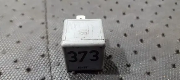 Volkswagen PASSAT B5 Other relay 8D0951253A V23134-B52-X301