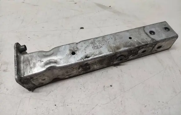 Audi A8 S8 D4 4H Front bumper mounting bracket 4H0806063E