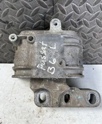 Volkswagen PASSAT B6 Engine mount bracket 1K0199262P